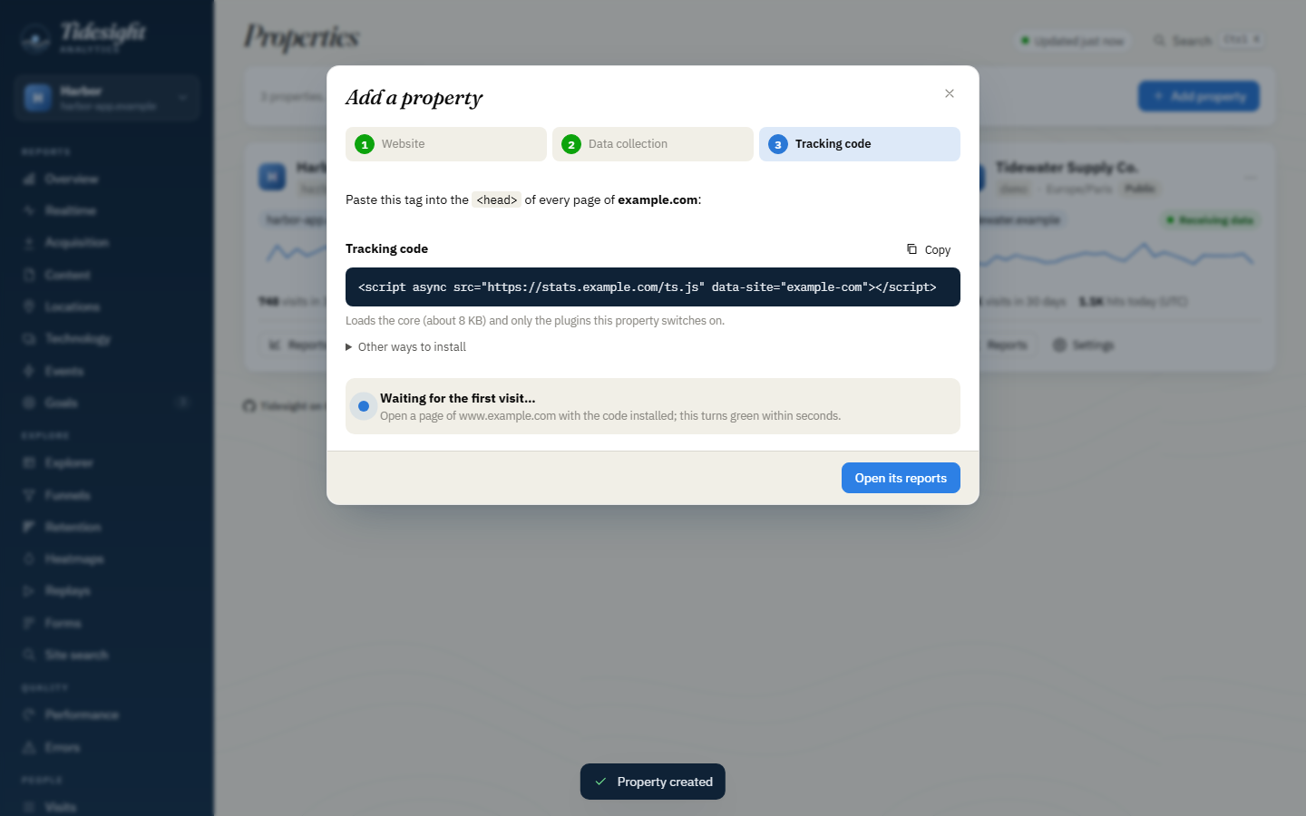 Adding a property: the tracking code to paste, and a box waiting for the first visit